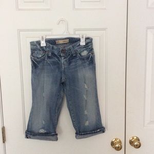 Buckle Sabrina Denim Capris light wash